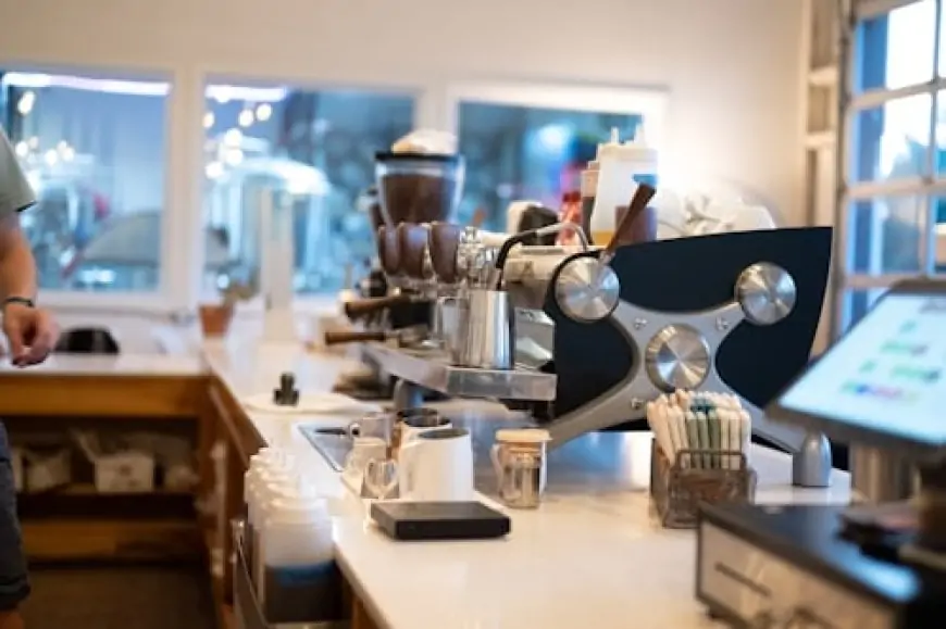 Machine Delight: AI Robot Helps Serve Happy Customers
