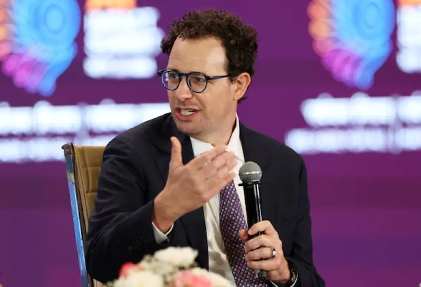 Anthropic Accuses Chinese Labs of Using 24000 Fake Accounts to Siphon US AI Tech