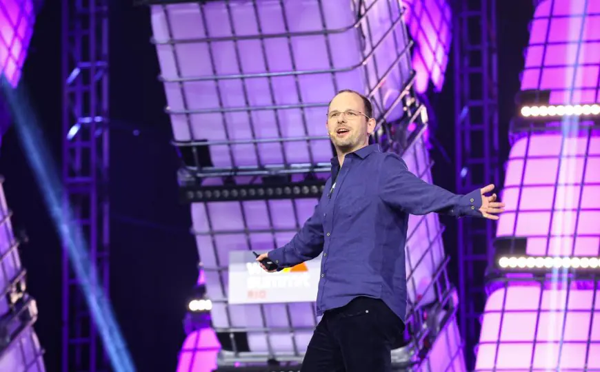 Former GitHub CEO Thomas Dohmke Launches a GitHub Rival Where AI Agents Review the Code
